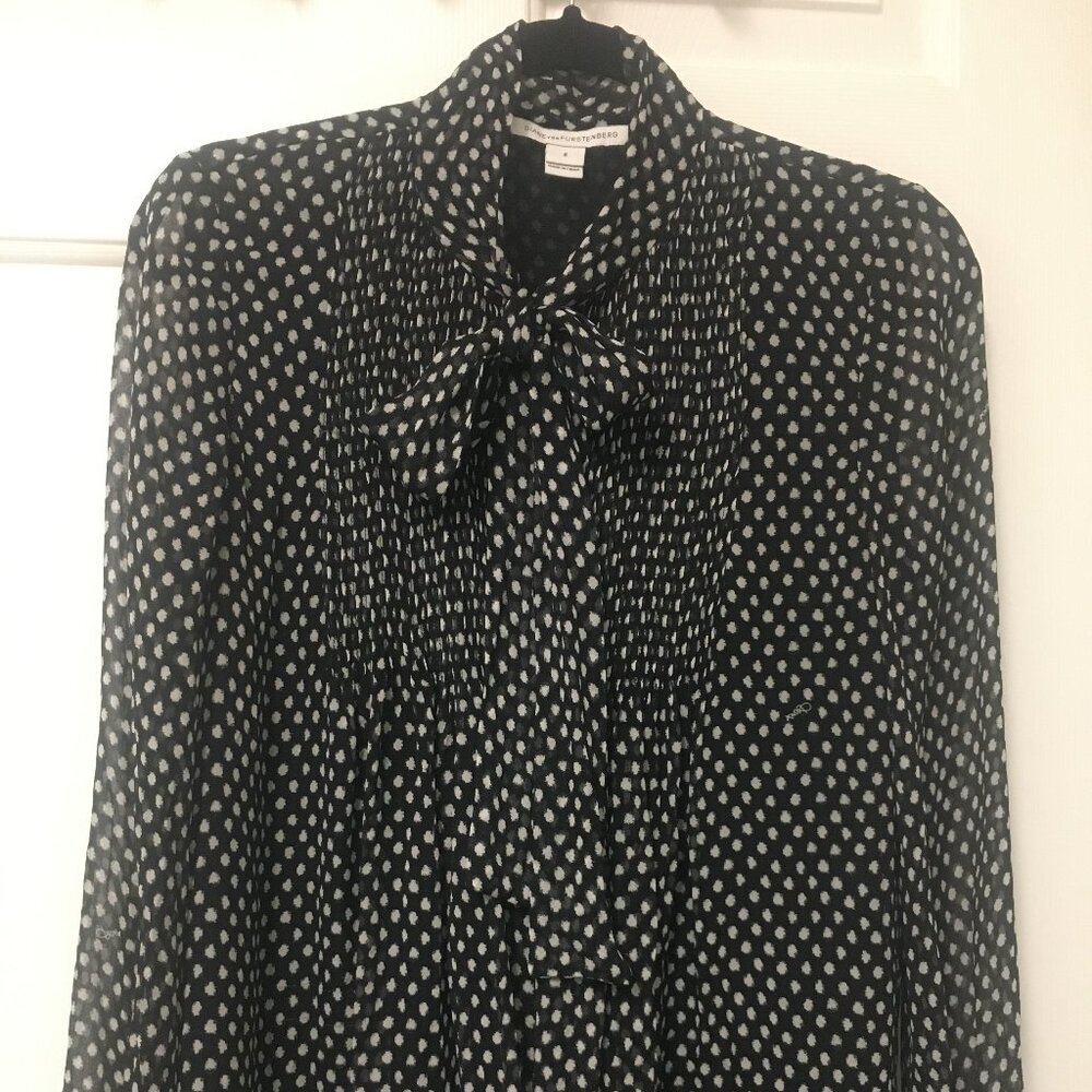 Diane Von Furstenberg Silk Kitten Bow Tie Blouse SZ 6